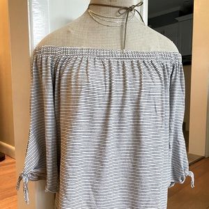 Off-the-shoulder shirt with bell sleeves